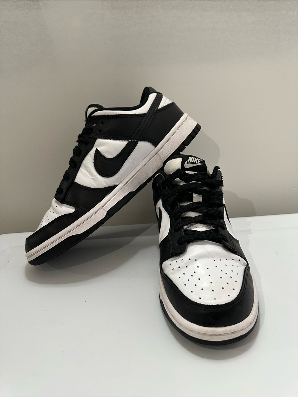 Nike Black White Low-Top Athletic Sneakers - Picture 2 of 4